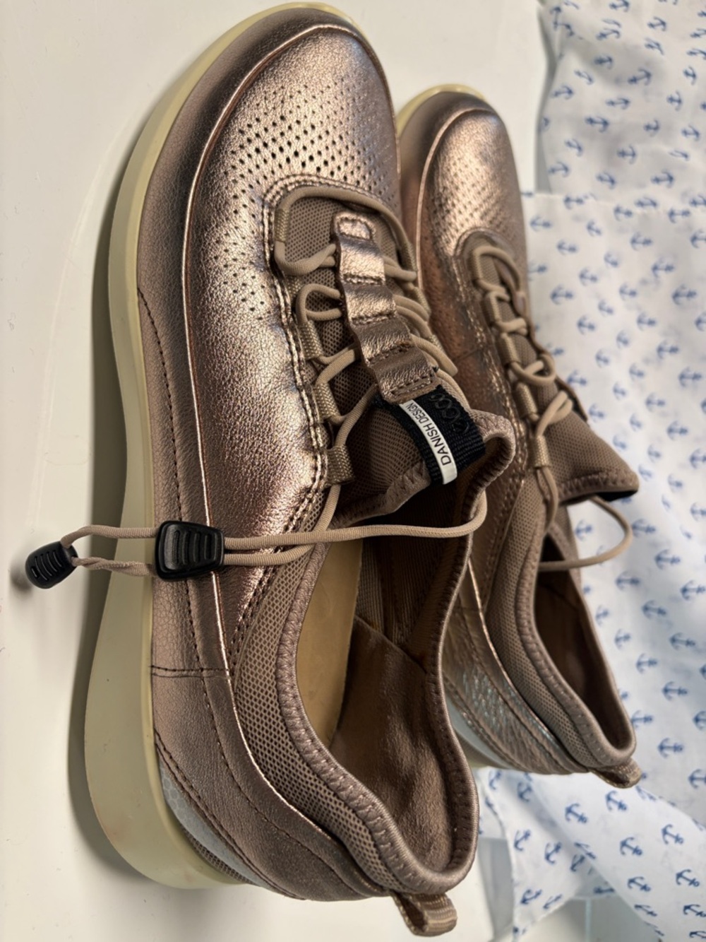 Ecco NWOT women sz 40 Shiny gold Sneakers - Picture 2 of 9
